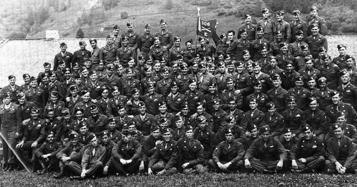 Easy Company 506th Parachute Infantry Regiment group photo Austria 1945: 135 paratroopers after end of WWII